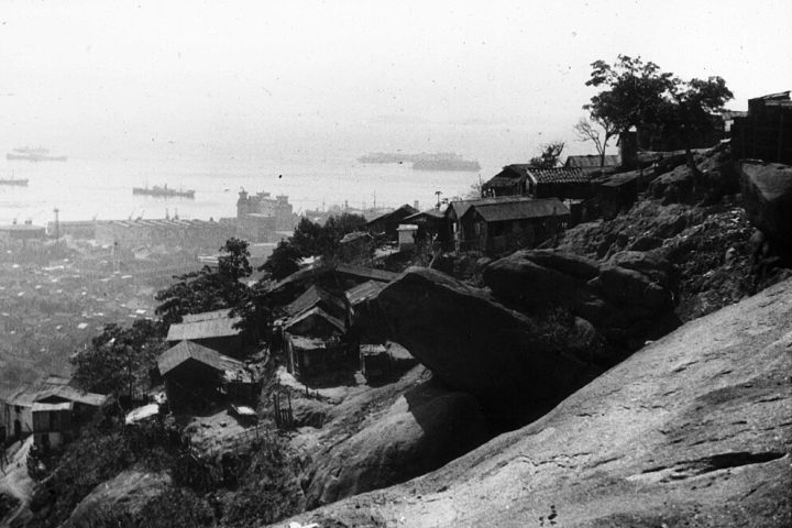 Com o tempo, o morro passou a abrigar também ex-escravizados e trabalhadores de baixa renda que buscavam moradia acessível perto das zonas comerciais do Rio.