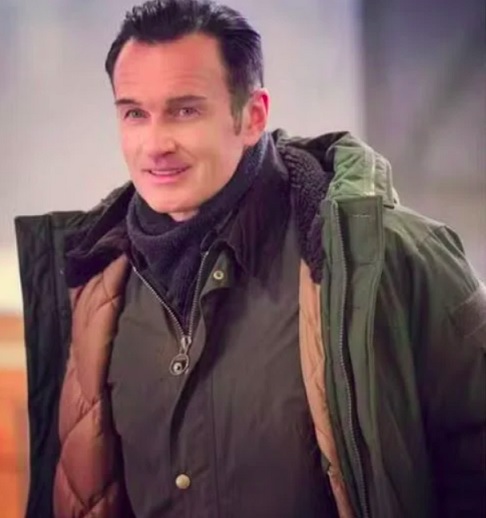 Julian tinha 56 anos e foi vítima de câncer. Ele morreu em Clearwater, na Flórida. A esposa do ator, Kelly McMahon, divulgou a notícia e destacou o amor dele pela vida, pela família, pelos fãs e pelo trabalho. 