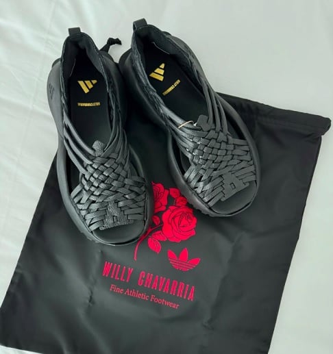 As sandálias foram produzidas na China sem qualquer envolvimento das comunidades indígenas, responsáveis pelo desenho original.