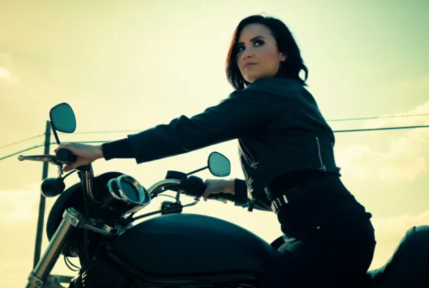 Em 2015, lançou seu quinto álbum, “Confident”, pelo selo Safehouse Records, fundado por ela e Nick Jonas em parceria com Island e Hollywood Records, com destaque para o single “Cool for the Summer”.
