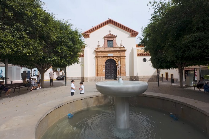 No aspecto social, a situação também é contraditória. Embora El Ejido apresente baixo índice de desemprego, é uma das cidades com maior desigualdade da Espanha.