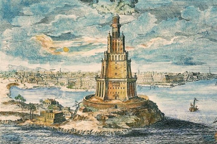 Farol de Alexandria (Egito) – Torre de 130 metros construída na ilha de Faros entre 300 e 280 a.C., com um espelho que refletia luz para orientar embarcações.