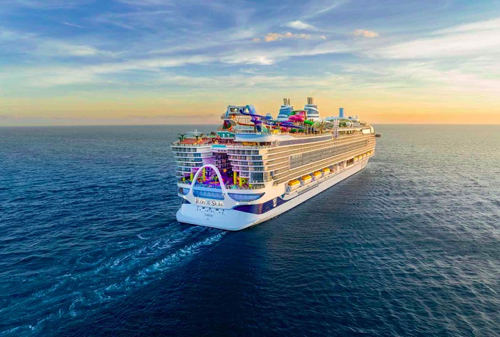 O acionamento do alarme de “homem ao mar” por volta das 19h iniciou uma operação de busca e resgate, mas cerca de 30 minutos depois o corpo foi encontrado já sem vida.