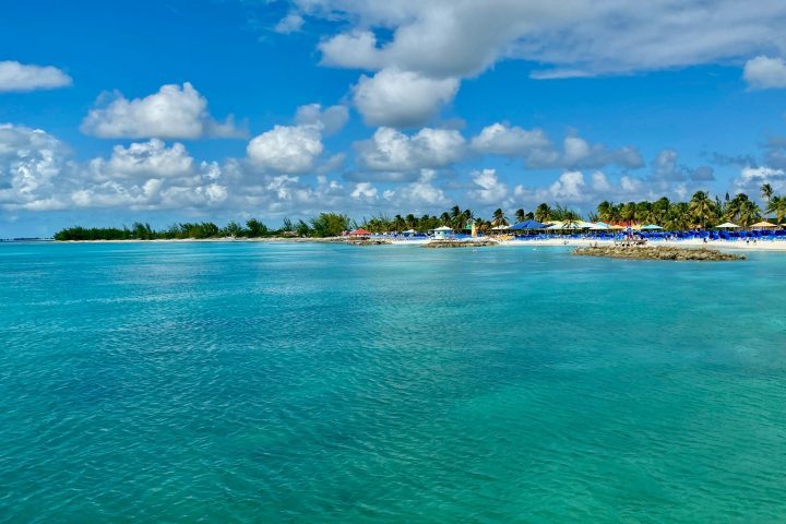 A Ilha Grand Bahama, onde foram registrados os incidentes, é a quarta maior do arquipélago.