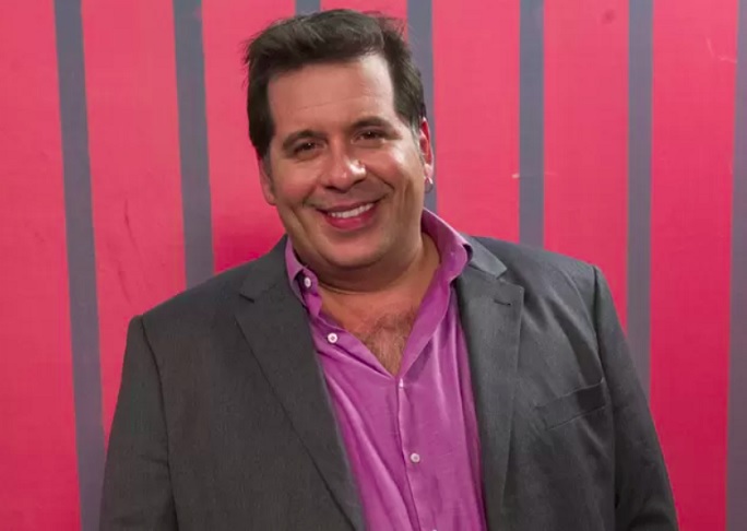 Ele iniciou sua carreira artística no teatro. Aos 16 anos, subiu ao palco pela primeira vez e, posteriormente, ingressou na renomada escola de teatro O Tablado.