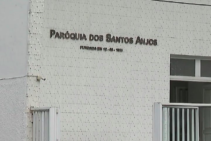 A gente foi conversar na sacristia com ele e ele falou que o nome dela estava ligado a um culto religioso e que por isso não falaria o nome dela”, confessou ela.