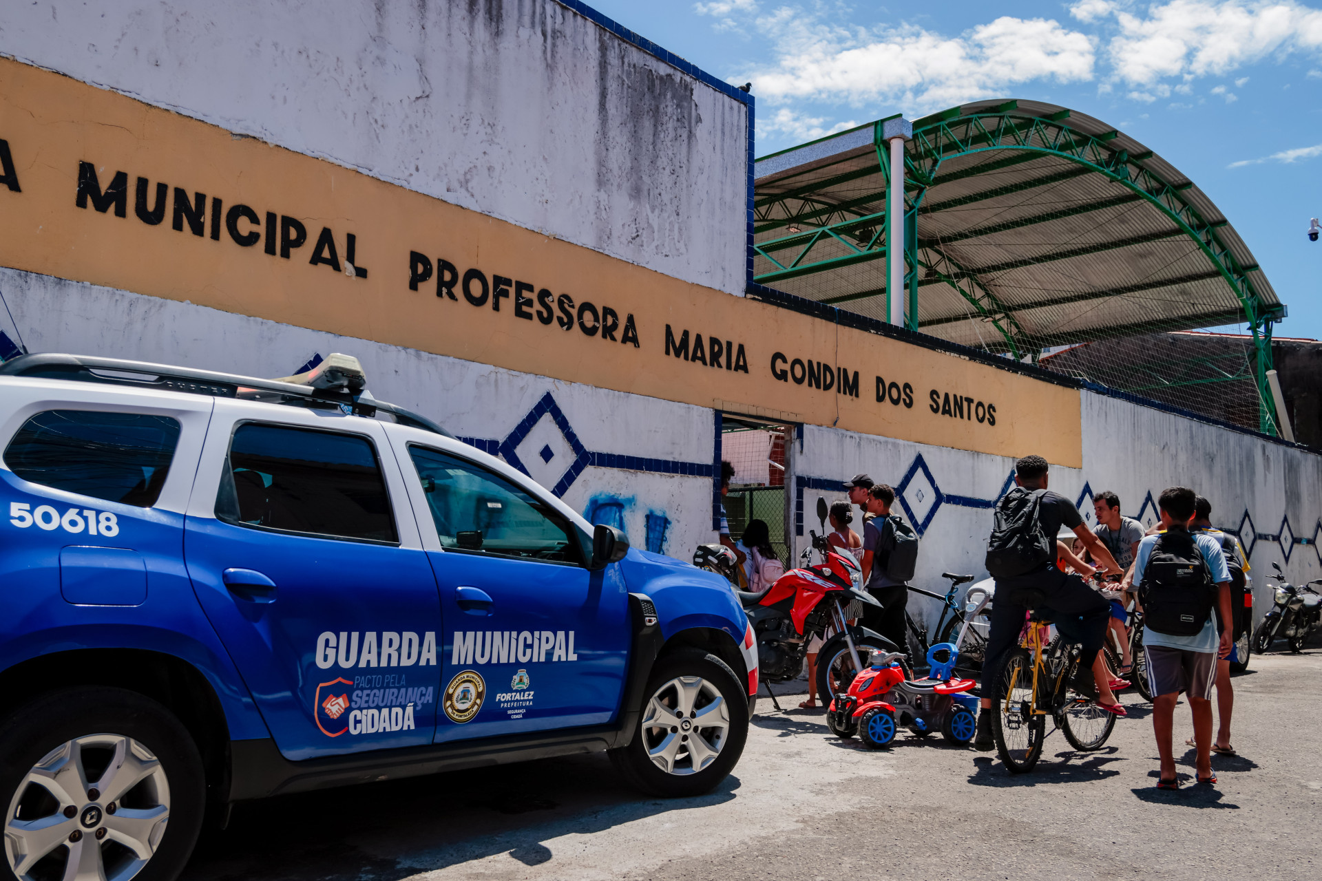 "Corredores seguros" foram implantados para garantir acesso à escolas no bairro Papicu e Vicente Pinzón em meio ao acirramento de conflitos de facções (Foto: AURÉLIO ALVES)
