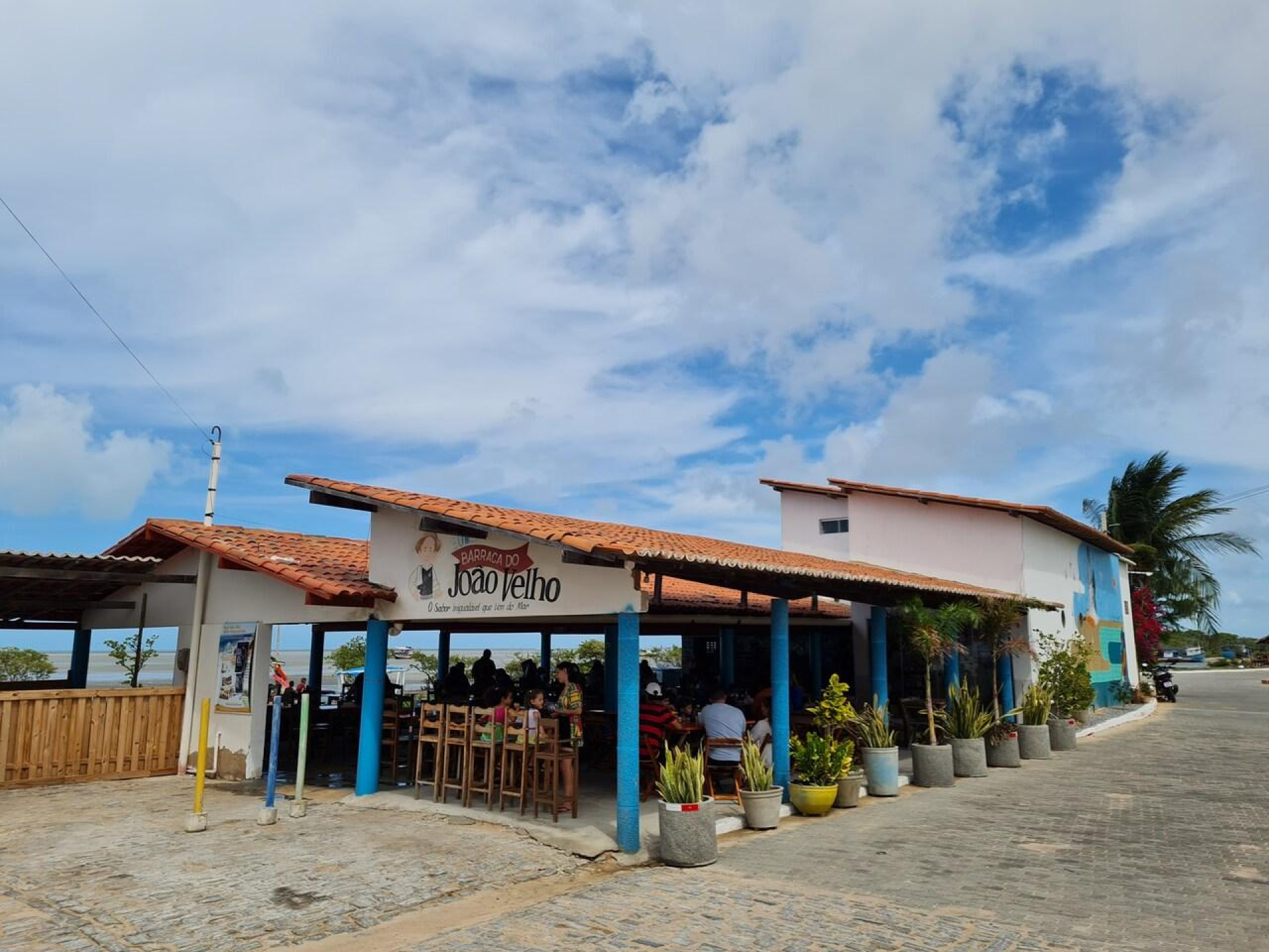 Barraca do Jo&atilde;o Velho, na Praia de Requenguela, em Icapu&iacute;