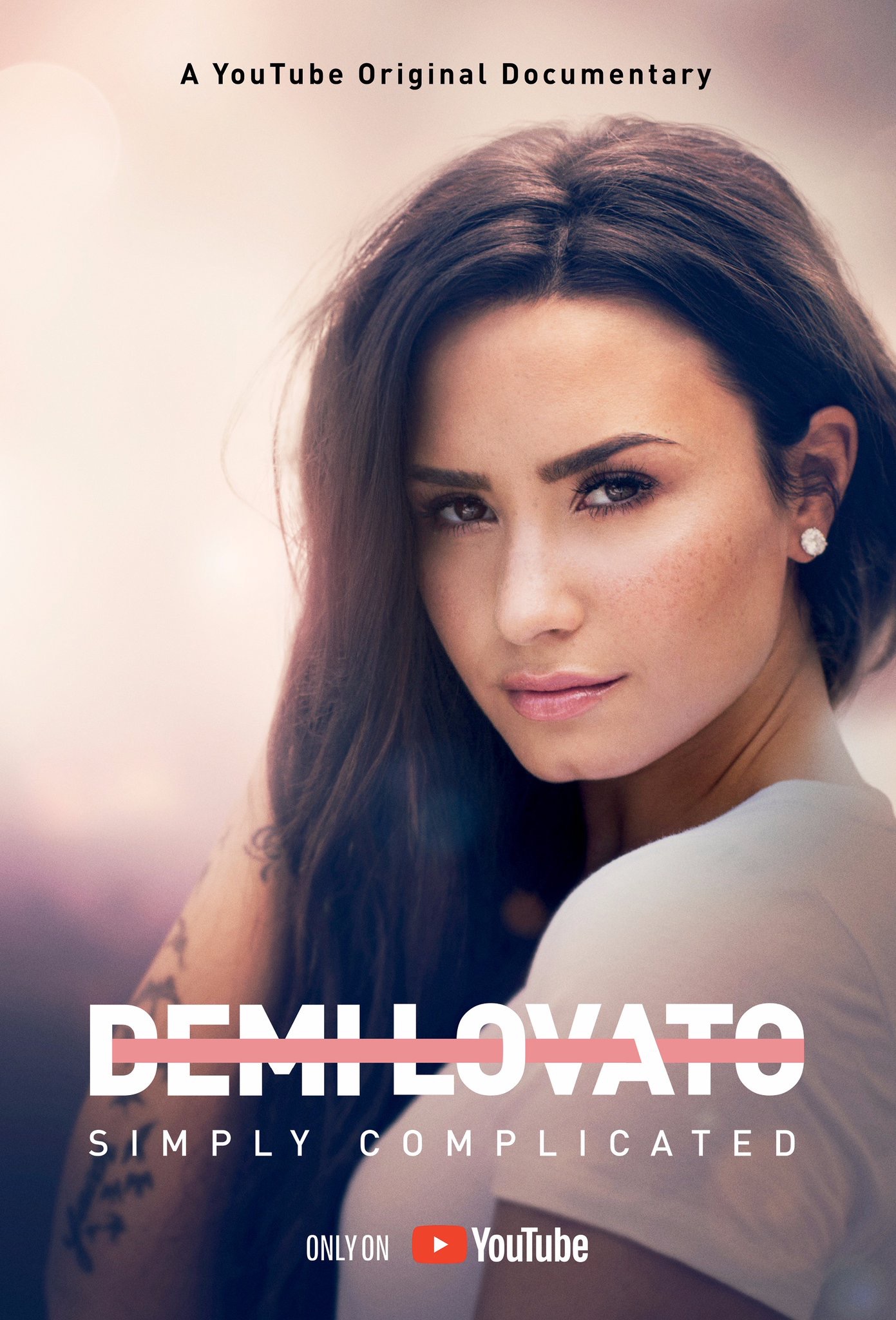 Em 2017, Demi lançou o álbum “Tell Me You Love Me”, com o single “Sorry Not Sorry”. No mesmo ano, celebrou cinco anos de sobriedade com o documentário “Simply Complicated”, no qual revelou o uso de drogas pesadas durante a época da Disney. 
