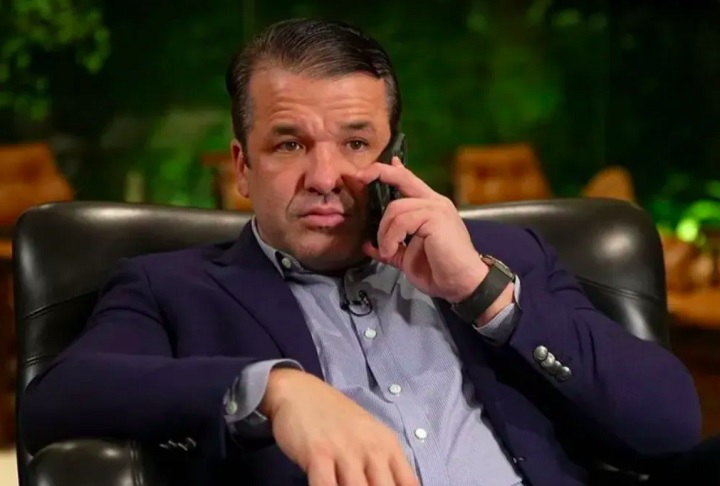 Já o empresário Thiago Brennand, distribuiu chuteiras Nike, doces importados e até pagou advogados para outros presos para ganhar prestígio.