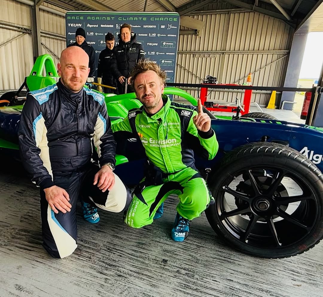 Em março de 2025, Tom Felton participou das Evo Sessions da Fórmula E, um evento especial em Miami, pilotando um carro de corrida elétrico GEN3 Evo.  