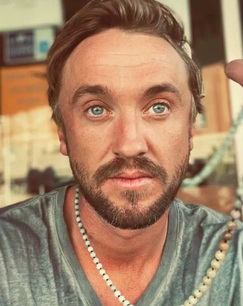 Felton começou cobrando 200 libras por cada vídeo.  Em 2024, o valor já estava em 544 libras. E agora, segundo a imprensa inglesa, 744 libras. Isso dá quase 5.500 reais. 