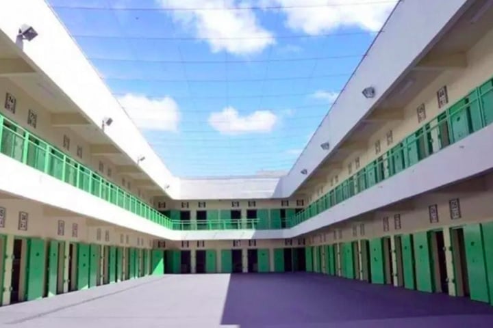 Desde 2005, o presídio recebe criminosos de grande popularidade ou que correm risco de sofrer represálias de outros presos.