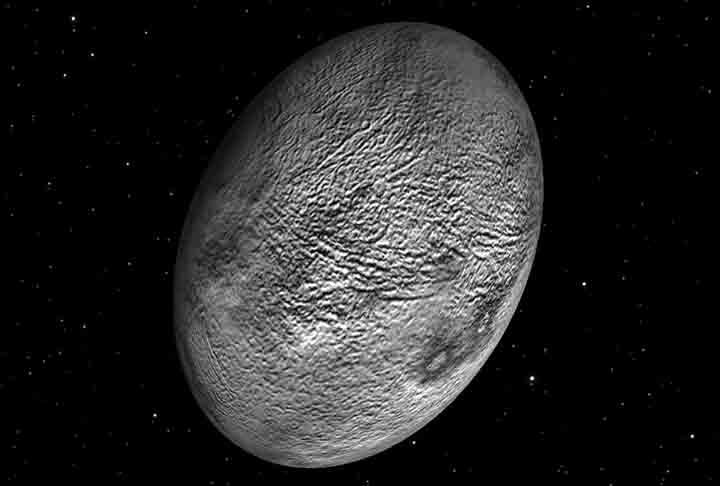 Ele possui dois pequenos satélites naturais, Hiʻiaka e Namaka, que acredita-se serem destroços que se separaram em decorrência de uma antiga colisão. Haumea também é o objeto astronômico com a mais rápida rotação no Sistema Solar, durando apenas quatro horas.