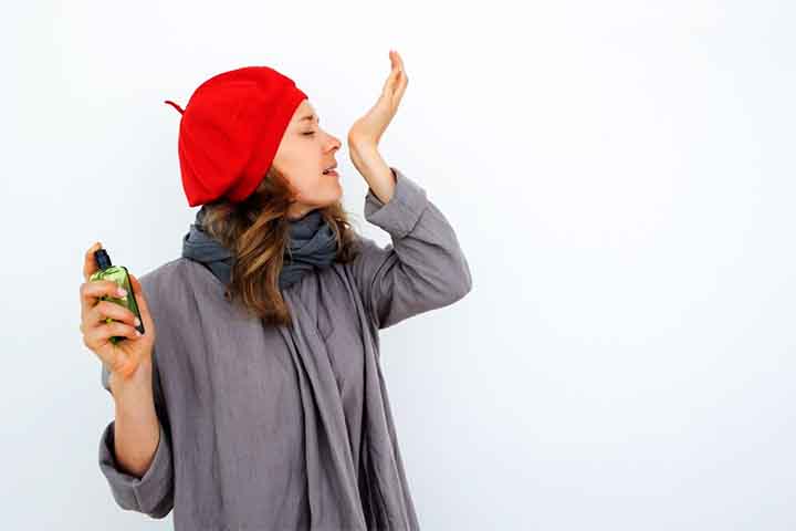 Afinal, o olfato, sendo um dos sentidos mais ligados às emoções e à memória, torna os perfumes não apenas fragrâncias agradáveis, mas também formas de criar e preservar memórias duradouras.