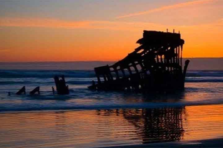 Os modernos sistemas de navegação como o radar ARPA, reduziram os acidentes marítimos no local. Contudo, a Costa dos Esqueletos ainda reivindica seus tributos, como o navio pesqueiro japonês que encalhou em 2018 devido a erros de navegação.