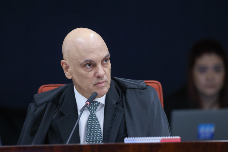 Alexandre de Moraes iniciou julgamento com leitura do relatório referente ao caso penal