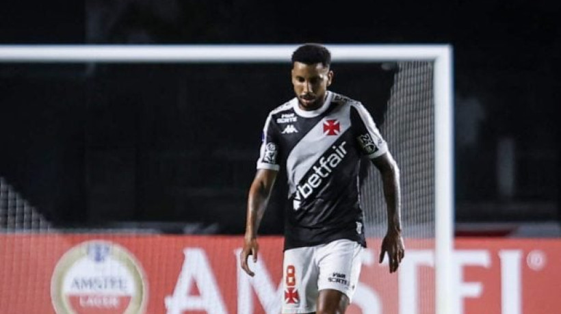 Volante sofre um carrinho de Matheusinho, do Sport, ainda no primeiro tempo, e leva a pior na disputa pela 22ª rodada do Campeonato Brasileiro