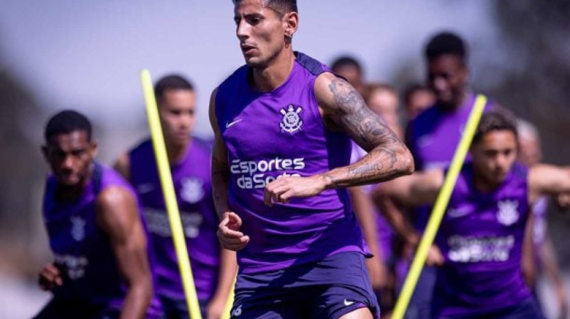 Lateral argentino tem vínculo até dezembro e já pode assinar pré-acordo com outro clube. Timão tenta evitar concorrência