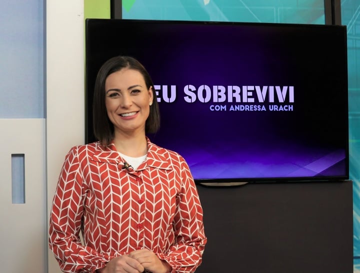No mesmo ano, Urach foi contratada pela Record e estreou como repórter no quadro Eu Sobrevivi, do programa Domingo Show.