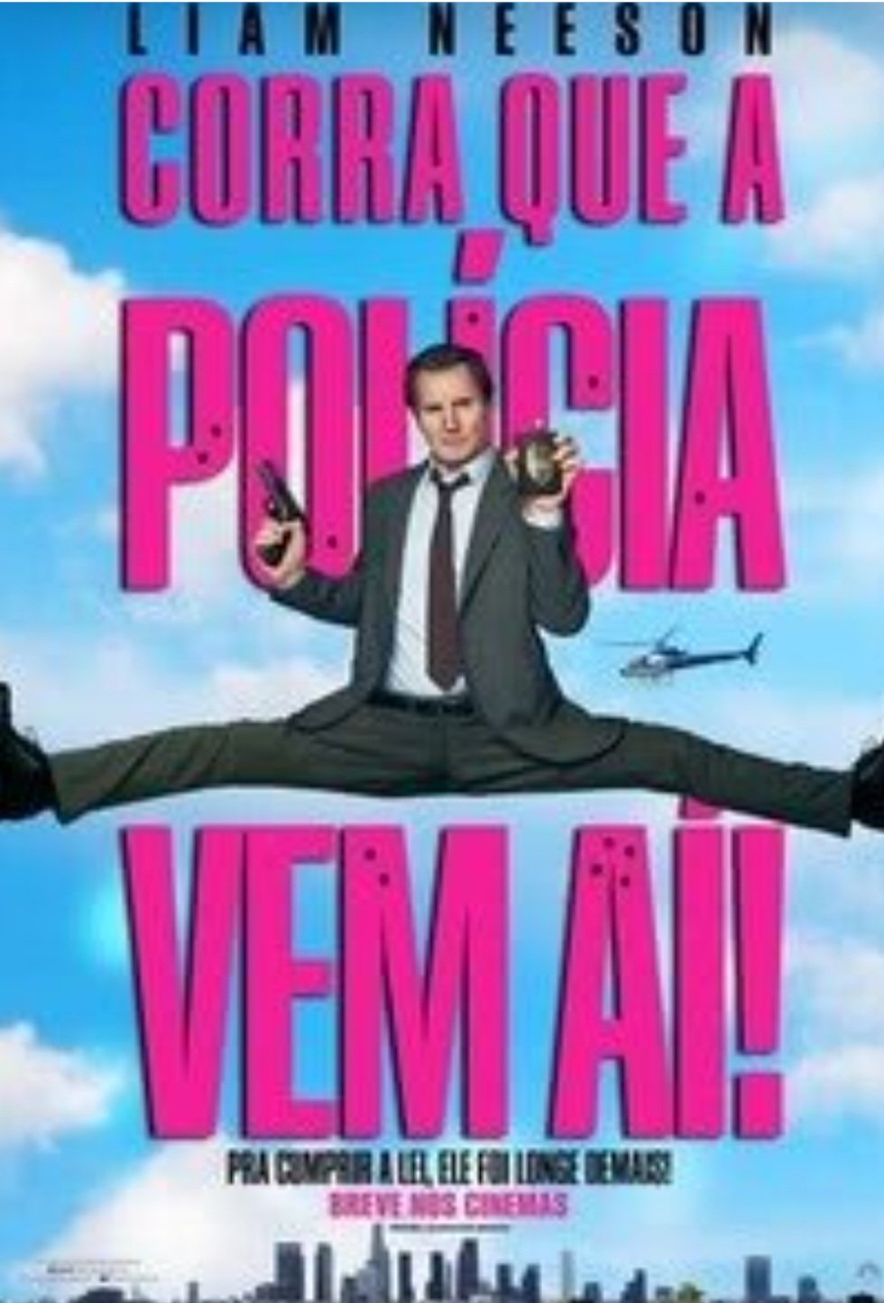 Liam Neeson agora se reinventa na carreira apostando numa comédia com toques de pastelão. Tem gente que gosta; tem gente que não. Mas o ator deixa a marca por ousar uma mudança radical no tipo de filme e personagem.