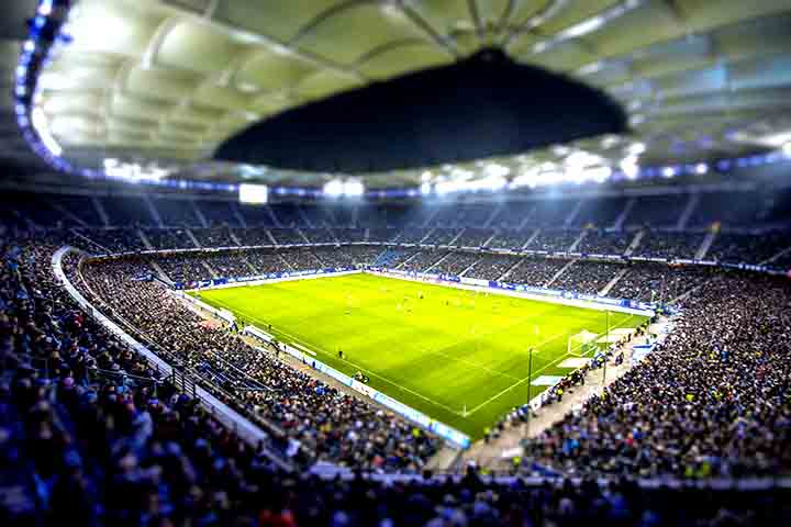 Já o Volksparkstadion é a casa do Hamburgo, um dos clubes mais tradicionais da Alemanha. Com capacidade para mais de 50 mil torcedores, o estádio já sediou importantes competições, como a Copa do Mundo de 1974 e 2006.