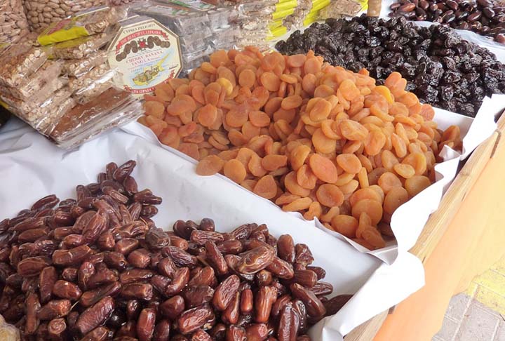 As frutas secas são comuns em lanches saudáveis, na culinária de alto padrão, e até mesmo como opção de snack prático para viagens ou momentos de correria.