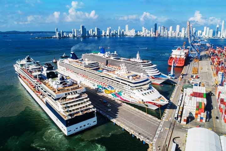 Cartagena das Índias, Colômbia: Conhecida por sua cidade murada e rica história colonial, Cartagena é uma parada popular para cruzeiros no Caribe sul-americano.