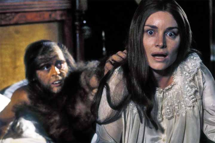 A obra ganhou uma adaptação da BBC dirigida por Alastair Reid e com David Hemmings nos papéis principais. Ela inverte a convenção do papel, quando Hemmings aparece com uma maquiagem pesada como Jekyll e com menos maquiagem com uma versão elegante e urbana de Hyde. 