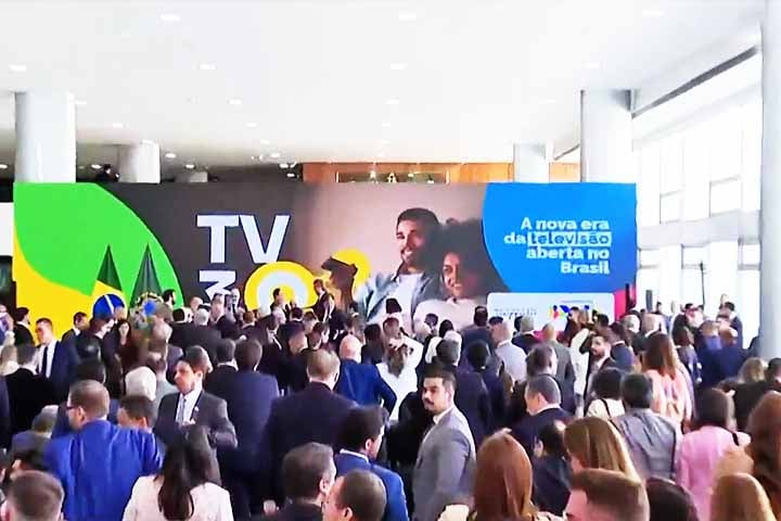 Esse decreto estabelece as bases para a substituição do sistema digital atual, que está em operação desde 2007.
