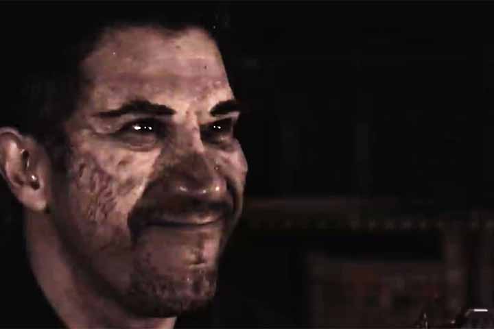 Por fim, a sociedade vitoriana com suas regras e convenções morais reprime os desejos considerados imorais, o que serve de pano de fundo para a história. 