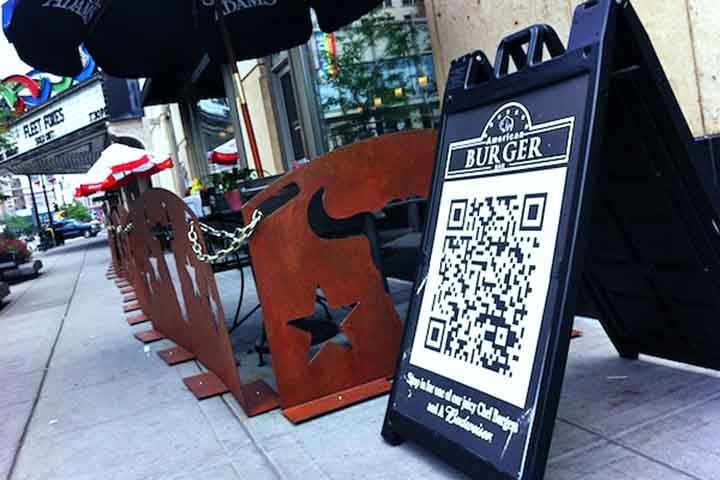 A tecnologia foi criada em 1994 pela Denso-Wave, uma fabricante de peças automotivas que é subsidiária da Toyota, no Japão. 
