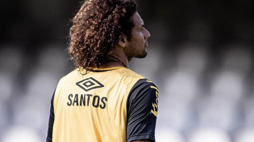 Alexandre Mattos afasta rumores sobre saída e espera contar com o volante já nos próximos jogos do Brasileirão