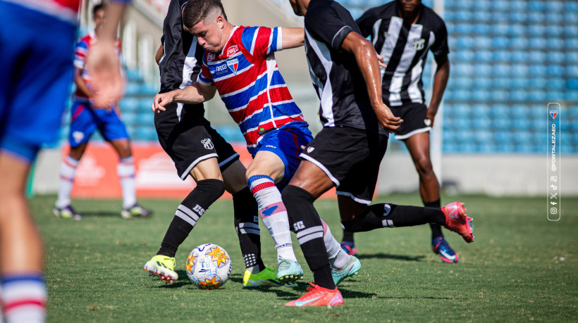 Imagens do primeiro tempo de Fortaleza x Ceará, pela Copa do Nordeste Sub-20. A partida ocorreu na tarde desta quarta-feira, 3 de setembro de 2025, no estádio Presidente Vargas
