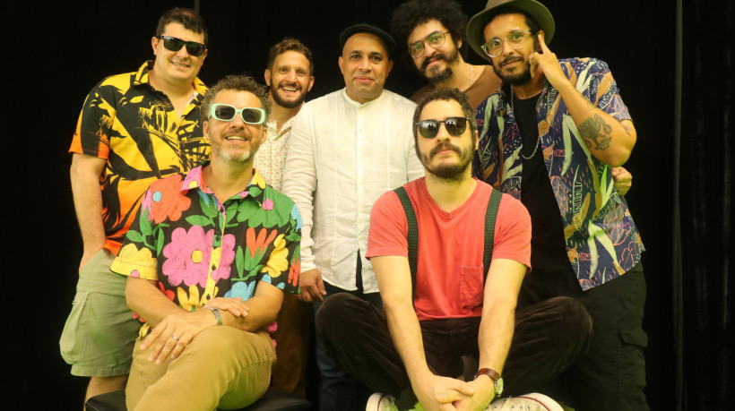 Formada em 2004, banda Academia da Berlinda une ritmos afrocaribenhos e pernambucanos na identidade musical