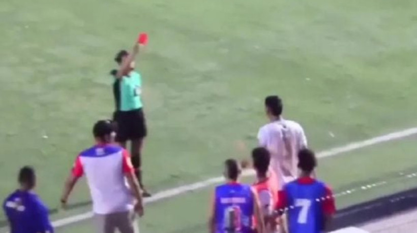 Caso aconteceu em um jogo da terceira divisão do Campeonato Colombiano. Vanessa Ceballos levou um tapa no rosto e ainda tentou revidar