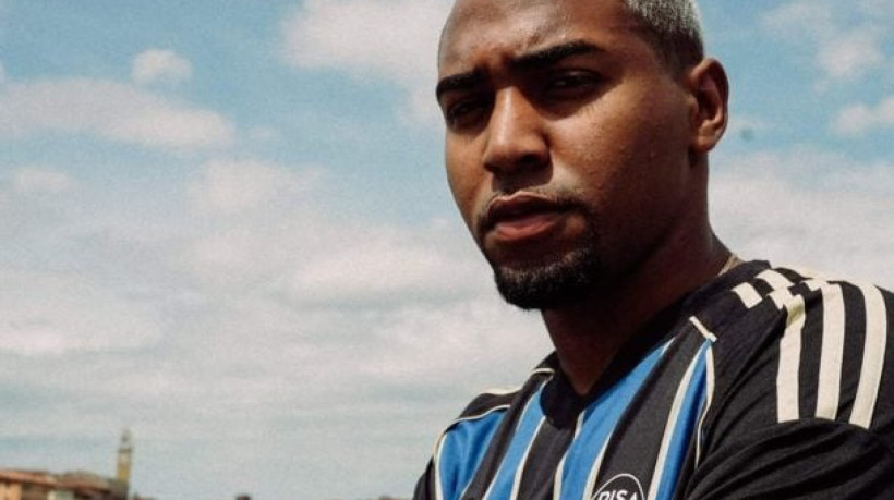 O jovem de 19 anos assinou vínculo com o Pisa até junho de 2026 e pode estrear no domingo contra a Udinese, pelo Italiano