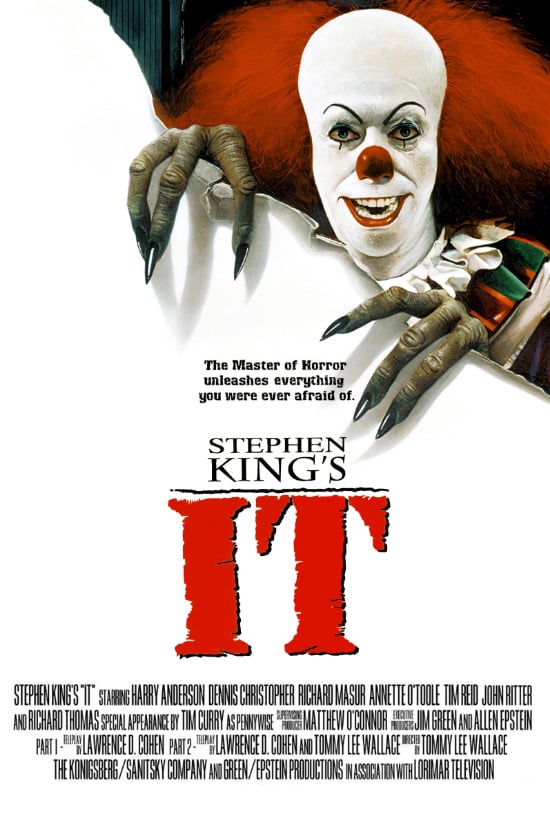 O romance de Stephen King já recebeu diversas adaptações ao longo dos anos. A primeira foi a minissérie de 1990, It, dirigida por Tommy Lee Wallace, com Tim Curry no papel de Pennywise e elenco dividido entre versões infantis e adultas dos personagens.
