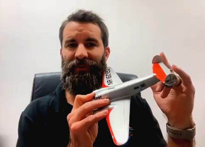 David Jourdan, cofundador e presidente da Nauticos, afirmou que seria crucial localizar a certificação NR16020 que estava impressa na parte inferior da asa do Lockheed.