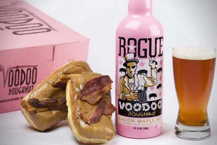Cerveja de bacon - Voodoo Bacon Maple - A cervejaria Rogue produziu a cerveja com bacon e xarope de bordo, usado como condimento para panquecas. 