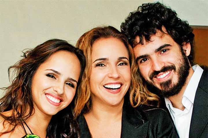 Daniela Mercury foi casada com o engenheiro Zalther Póvoas, entre 1984 e 1996. Com ele, teve dois filhos, o músico Gabriel Póvoas e a bailarina Giovana Póvoas.
