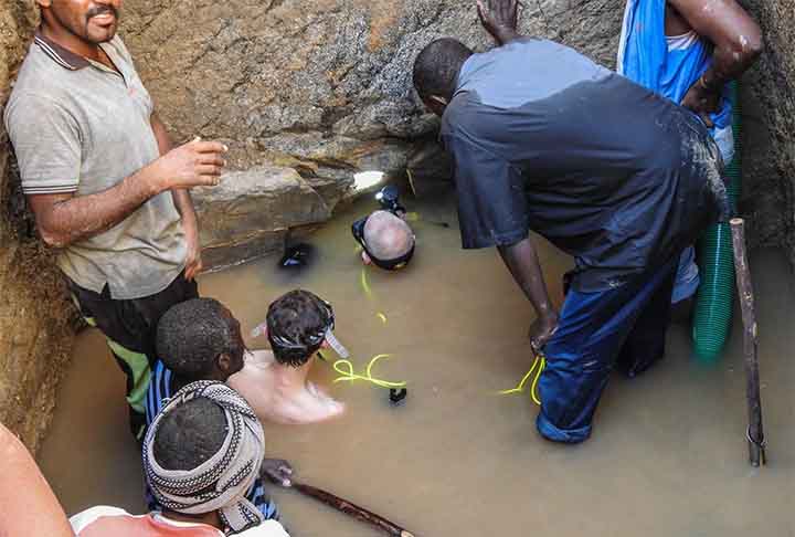 Tal cenário prejudica até o trabalho de arqueólogos que desejam explorar essas estruturas para pesquisas. Num deserto ao norte do Sudão, por exemplo, estudiosos precisaram mergulhar para entrar numa pirâmide. 