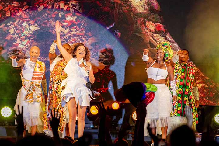 “O Canto da Cidade” vendeu mais de 3 milhões de cópias e recebeu certificação de diamante.
