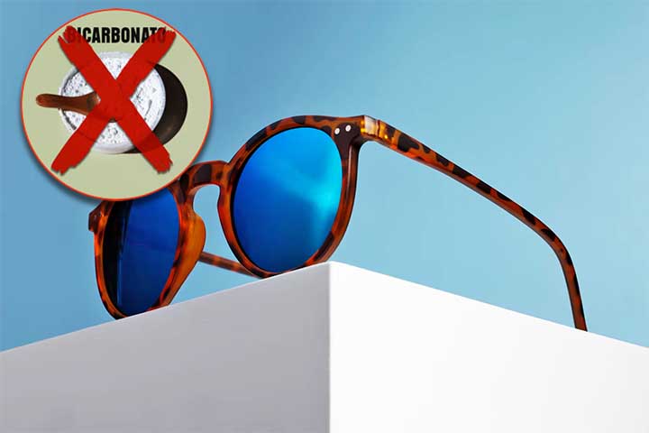 Em lentes de óculos: o bicarbonato de sódio pode arranhar as lentes de óculos, especialmente se elas tiverem camadas protetoras. Para limpar lentes, use um pano de microfibra e uma solução de limpeza apropriada.