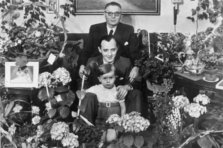 Um dos brinquedos infantis mais vendidos do mundo, o Lego foi uma invenção da empresa familiar criada pelo carpinteiro e empresário dinamarquês Ole Kirk Kristiansen, fundador do grupo que leva o nome do jogo de pequenas peças coloridas. 
