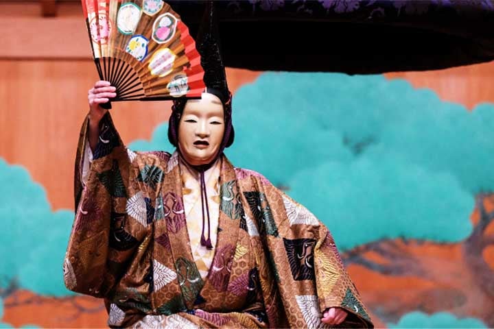 Por fim, o teatro moderno traz uma diversidade de estilos, técnicas e influências. Entre elas, a incorporação de elementos multimídia, a exploração de novas formas de narrativa e a globalização da produção teatral.