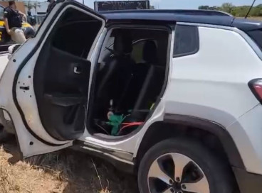 Carro transportava diversos produtos furtados e foi interceptado em trecho na BR-116, em Aquiraz 