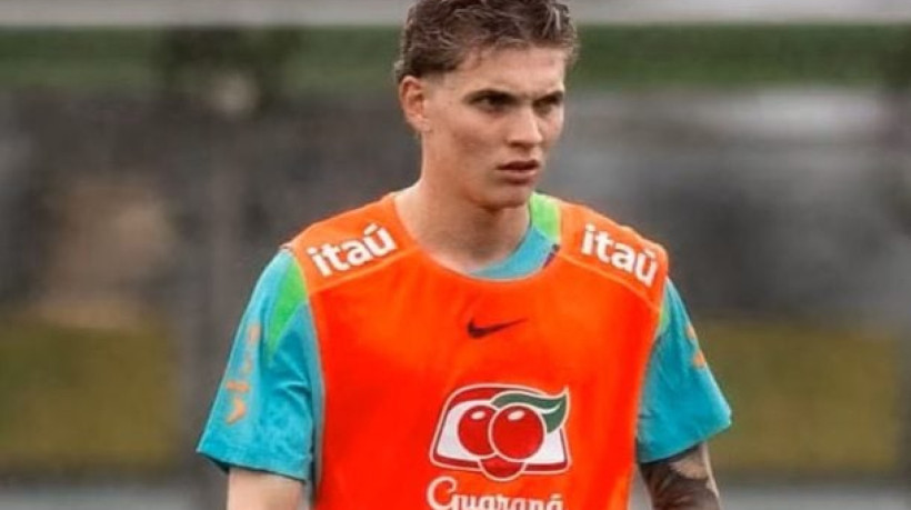 Lateral e Gustavo Dohmann completaram as atividades de campo na Granja Comary ao lado de outros três jovens do futebol carioca