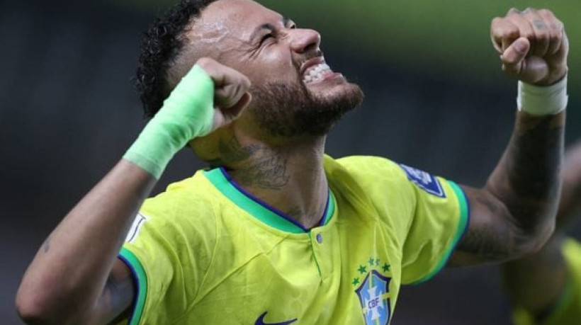 Craque do Santos posta foto assistindo ao duelo contra o Chile e mostra que segue na torcida, mesmo sem ter sido convocado por Ancelotti