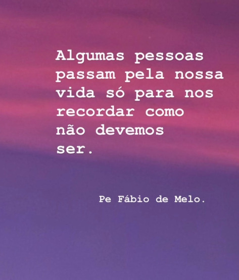 Antes de vestir batina, ele foi vendedor de doces, entregador de pão, ajudante de pedreiro e chegou a trabalhar também em colheita de café. Segundo a biografia Humano Demais, escrita por Rodrigo Alvarez, Fábio tem origem humilde e sofreu com os atos violentos do pai alcoólatra.
